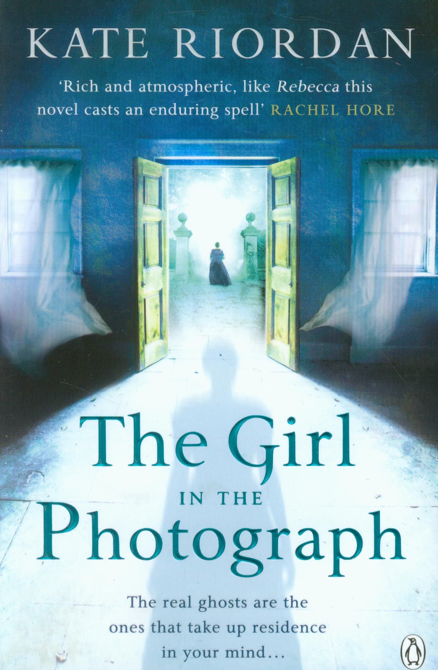 Coperta cărții "The Girl in the Photograph" de autor necunoscut